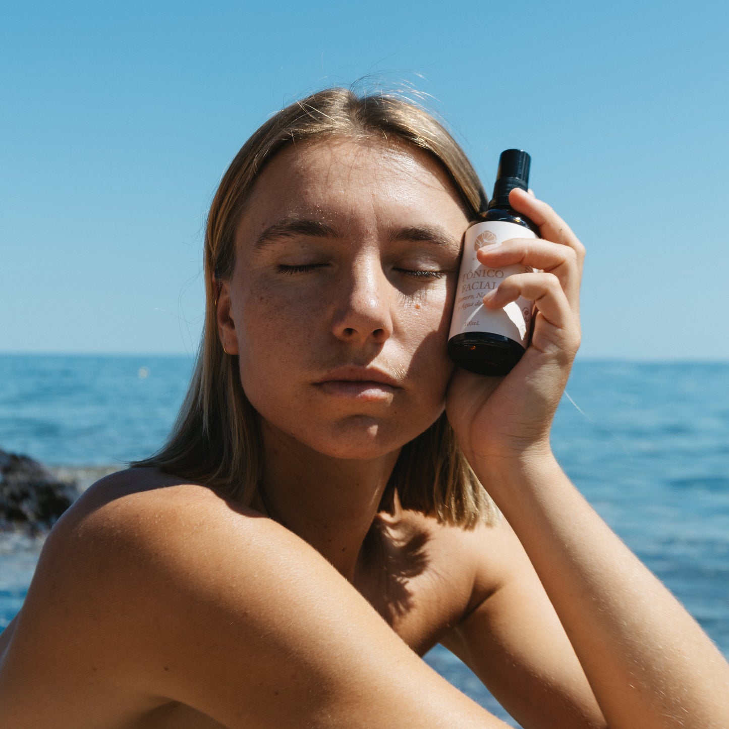 Tónico facial natural con agua de mar, romero y naranja