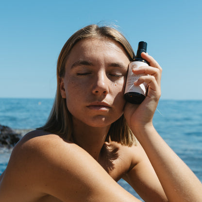 Tónico facial natural con agua de mar, romero y naranja