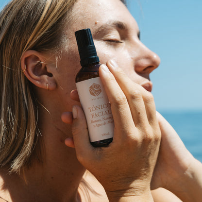 Tónico facial natural con agua de mar, romero y naranja